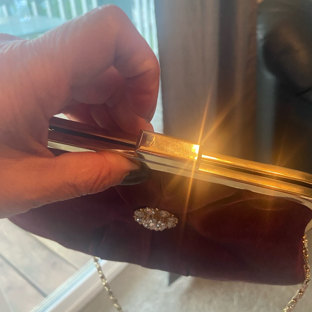 Cute burgundy evening bag. - Picture 4 of 7
